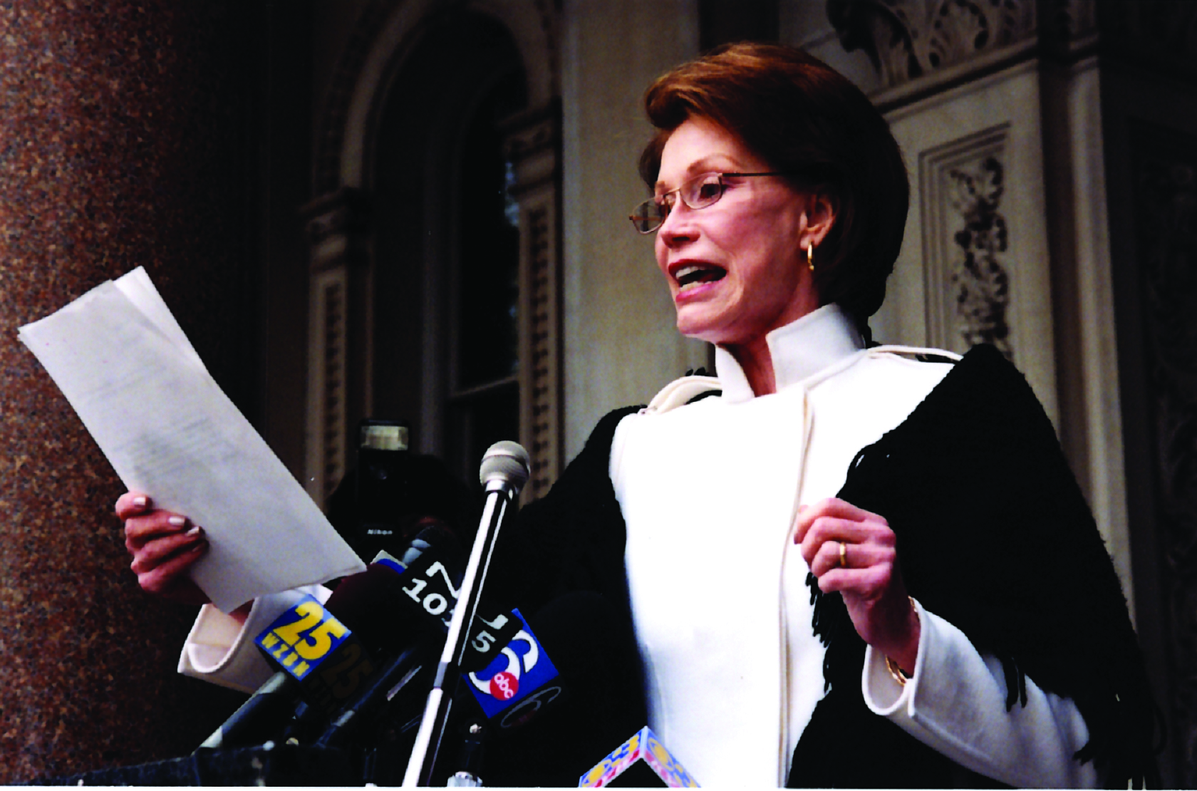 Mary Tyler Moore speaking at a news event in 2001